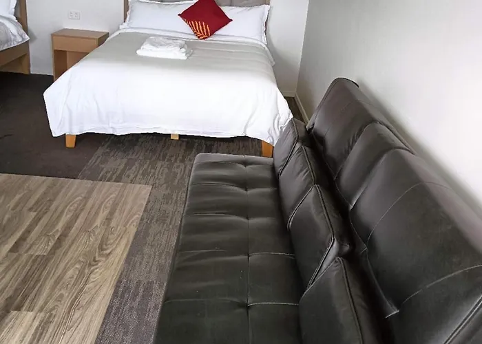 2 Double And 1 Sofa Beds D 罗托鲁阿